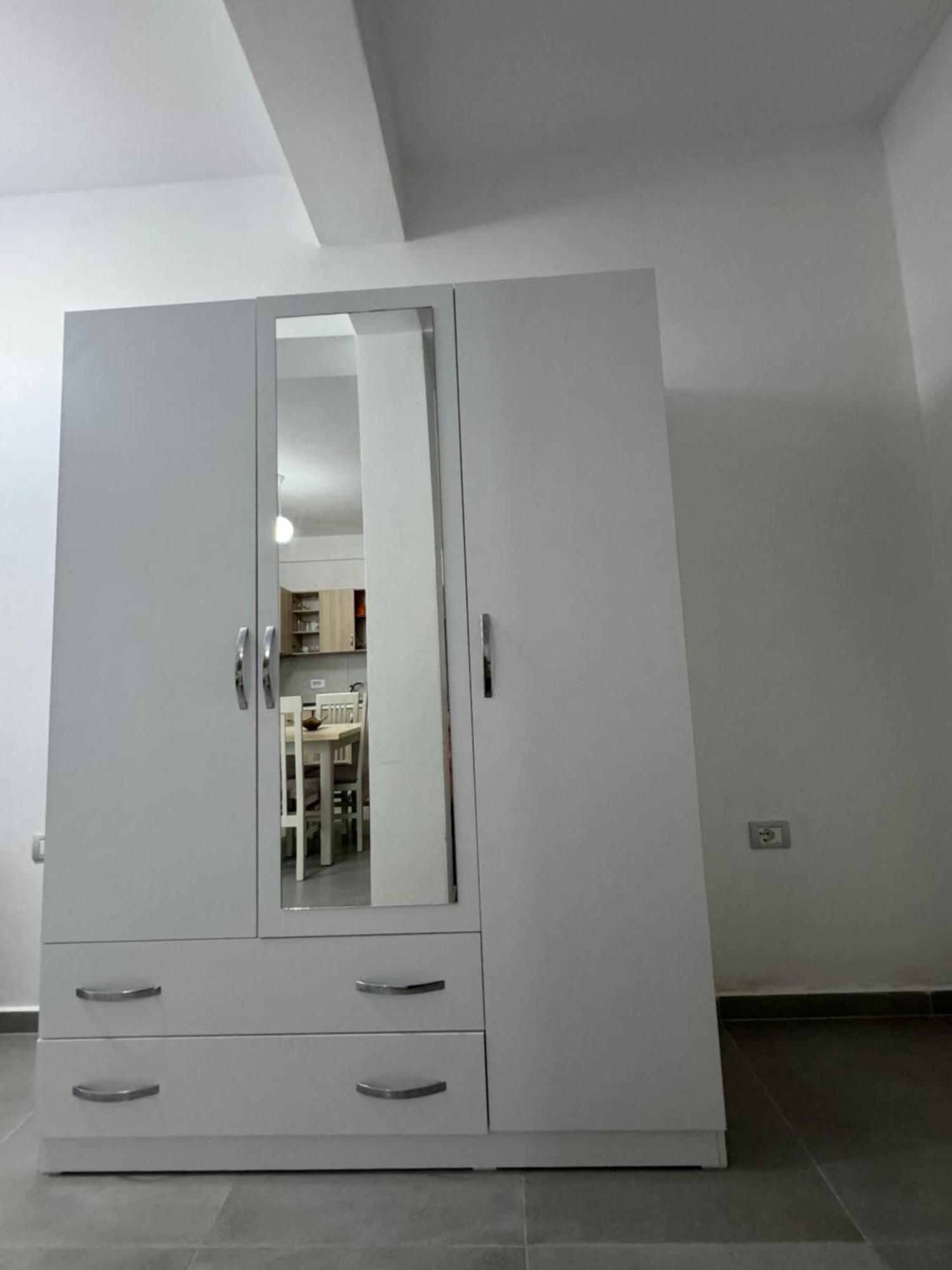 Apartament Holiday 1 *