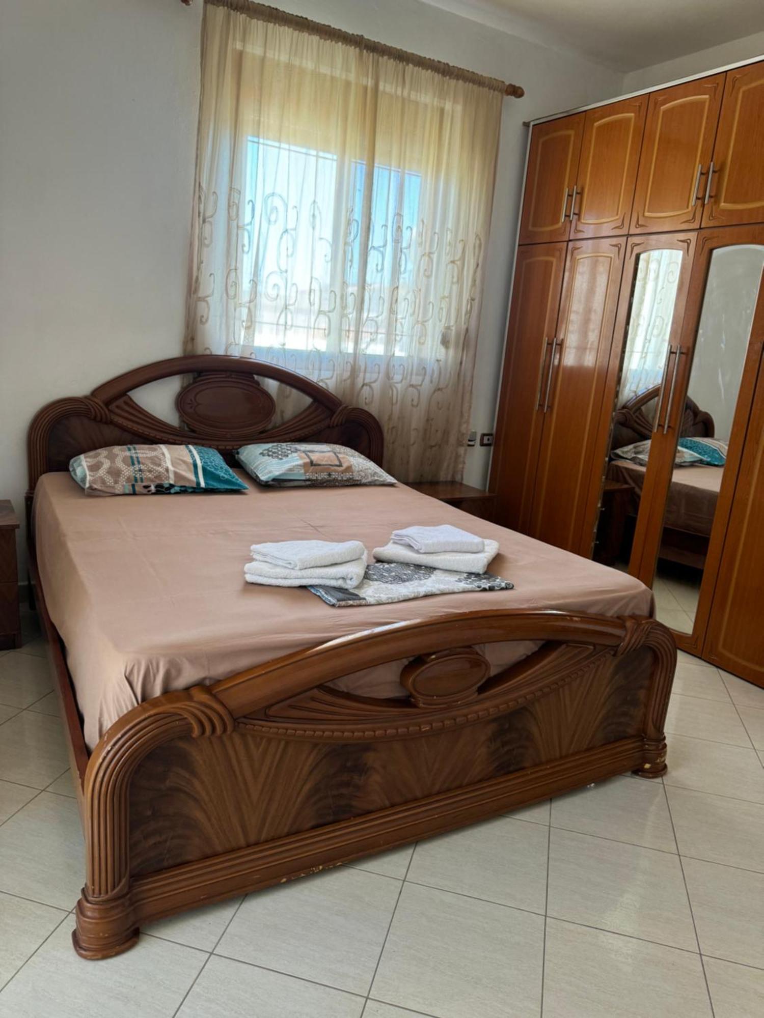 1 Apartment *