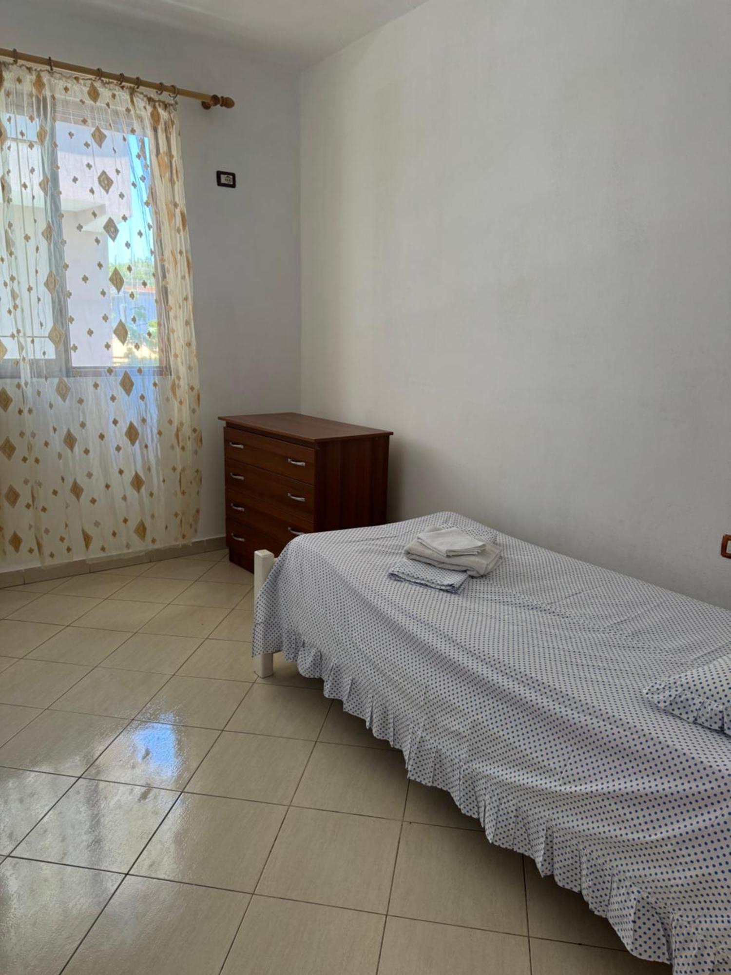 1 Apartment *